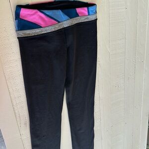 Iviiva bu Lululemon size 10 black leggings with blue pink and gray top